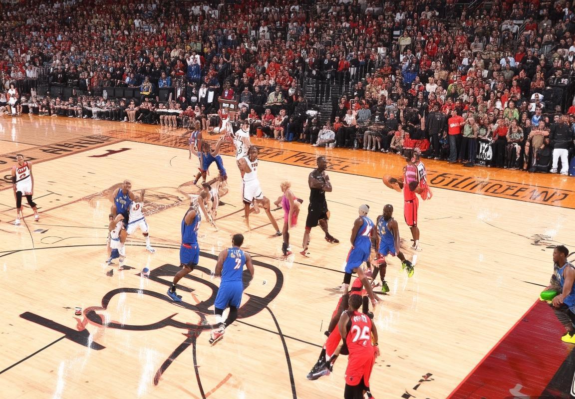 2018NBA东决精彩瞬间：詹姆斯德罗赞对决战术解析